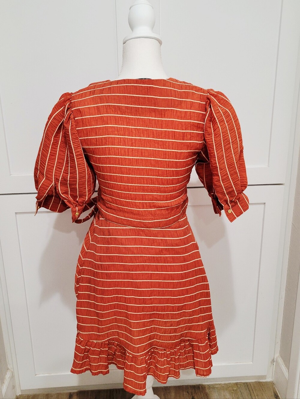 Scotch & Soda Rust & Cream Ruffled Wrap Dress w/Balloon Sleeves | XS - Picture 3 of 7